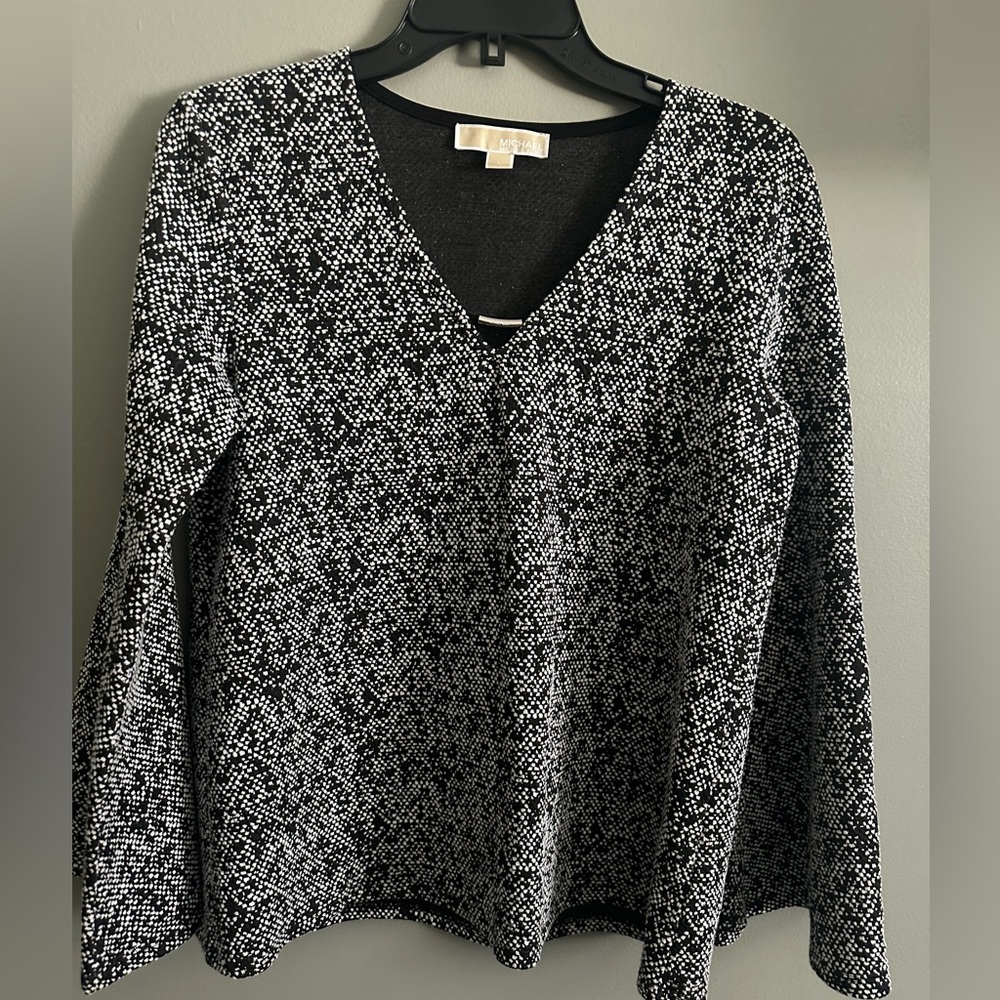 Michael Kors Black/white  Knit Blouse Bell long sleeves w/ silver logo size L